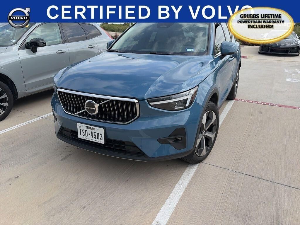 2023 VOLVO XC40