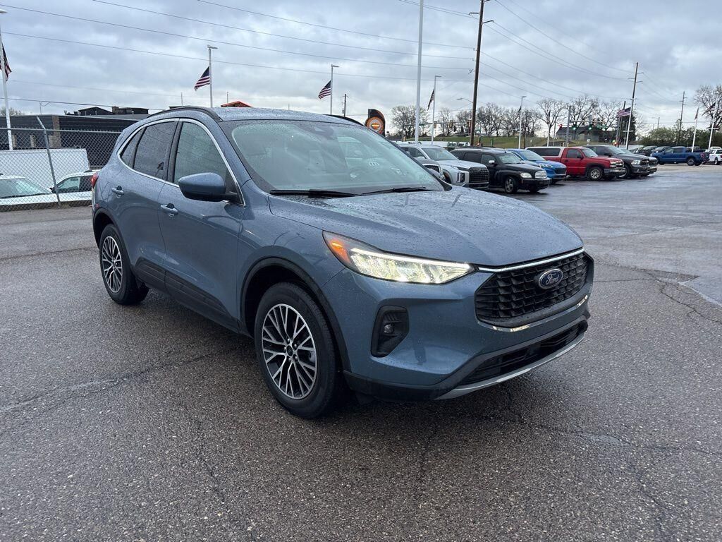 2025 FORD Escape