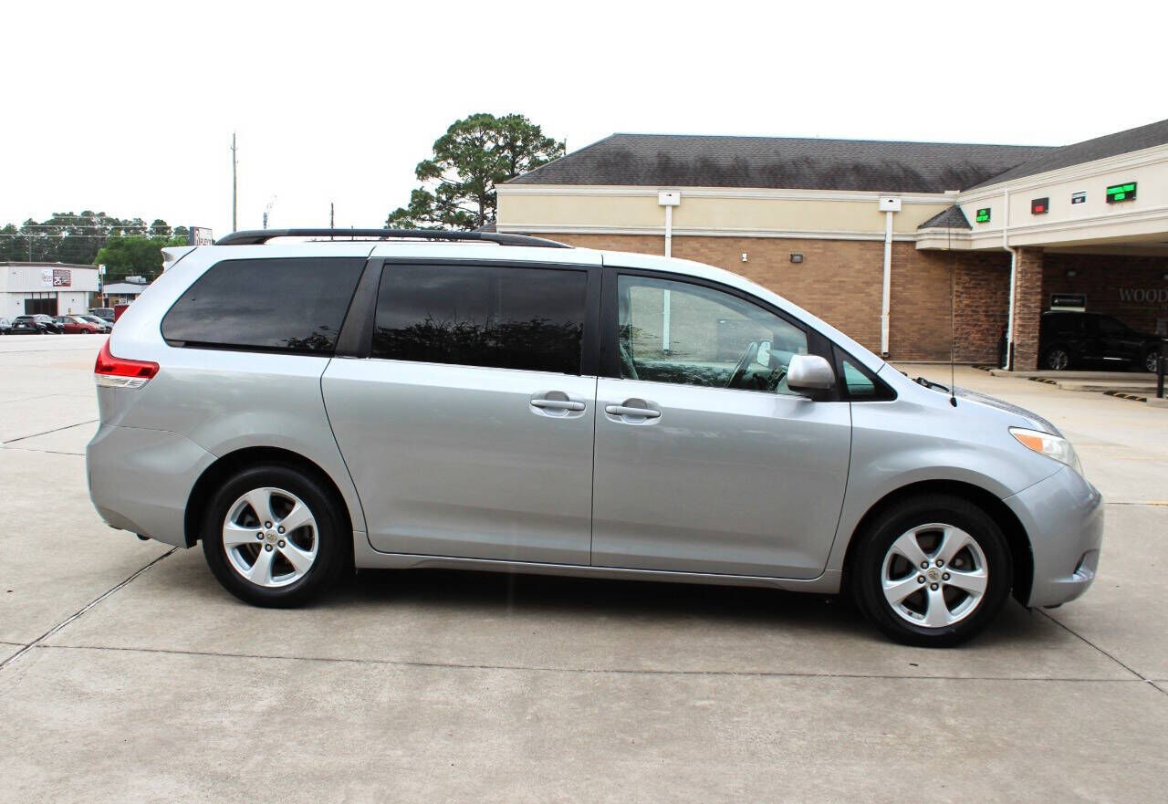 2012 TOYOTA Sienna