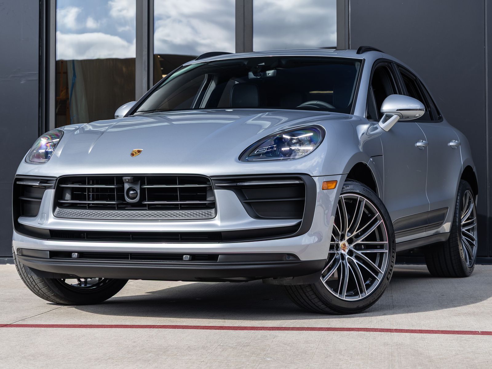 2026 PORSCHE Macan