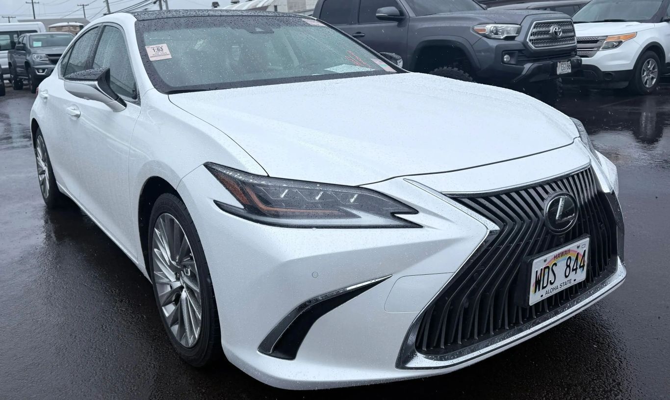 2019 LEXUS ES