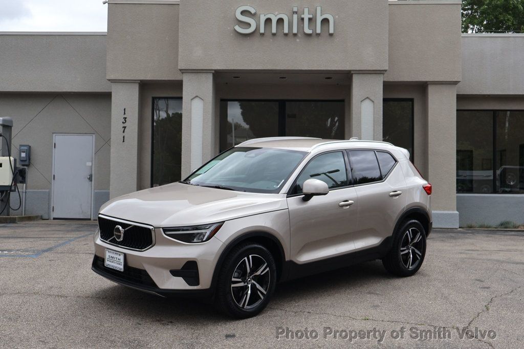 2023 VOLVO XC40