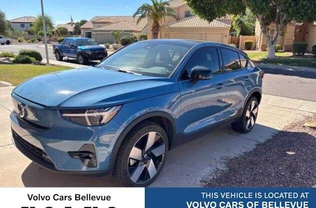 2023 VOLVO C40