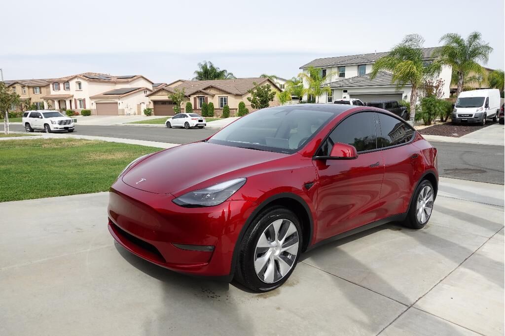 2024 TESLA Model Y