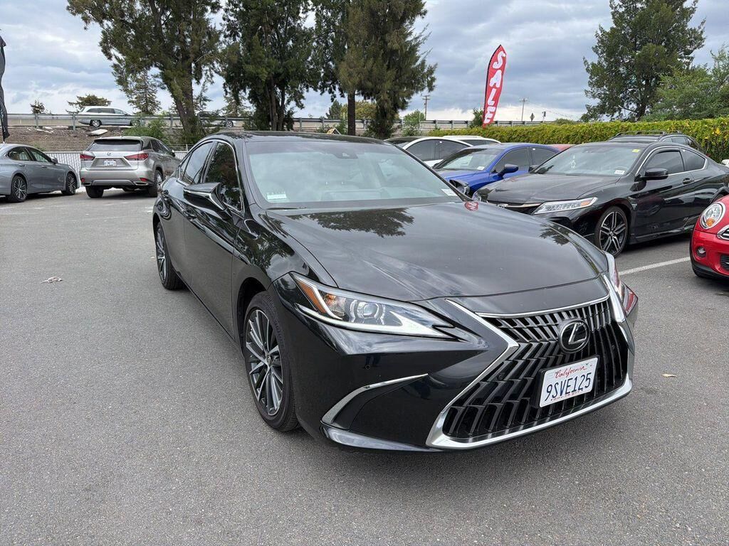 2025 LEXUS ES