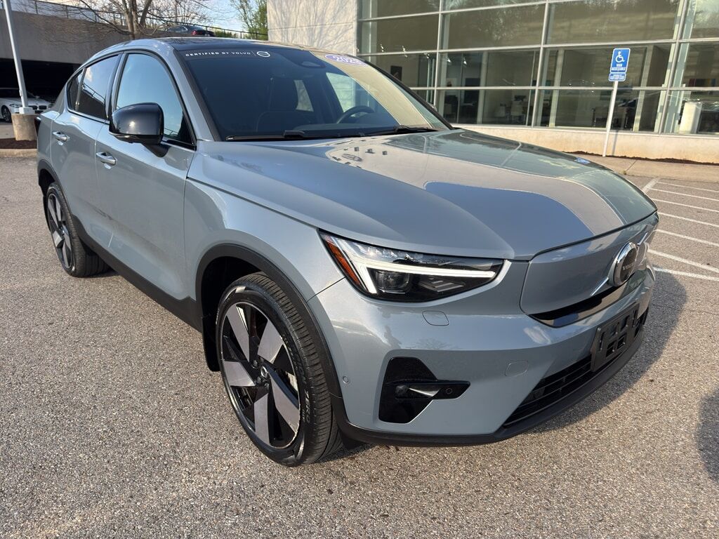 2023 VOLVO C40