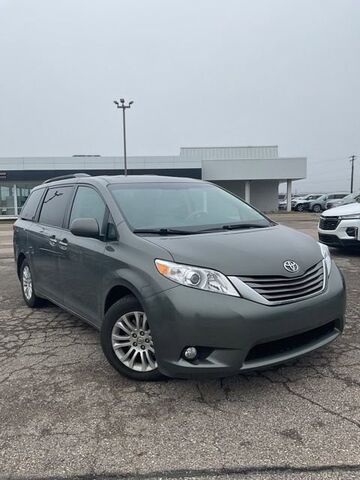 2011 TOYOTA Sienna