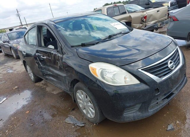 2013 NISSAN Versa