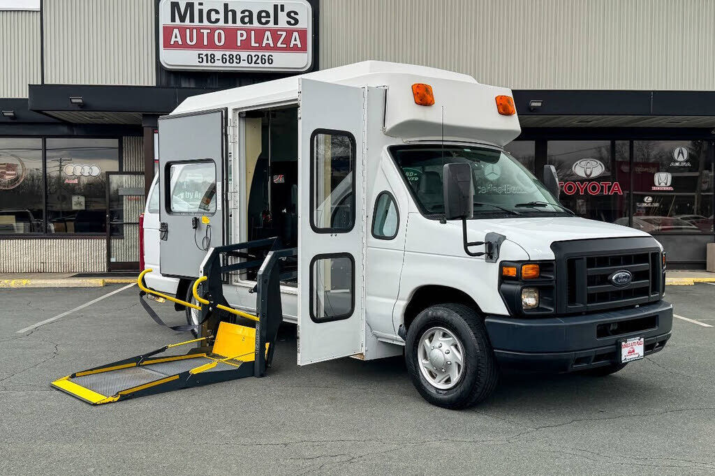 2011 FORD E-350