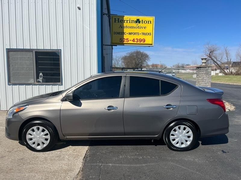 2016 NISSAN Versa