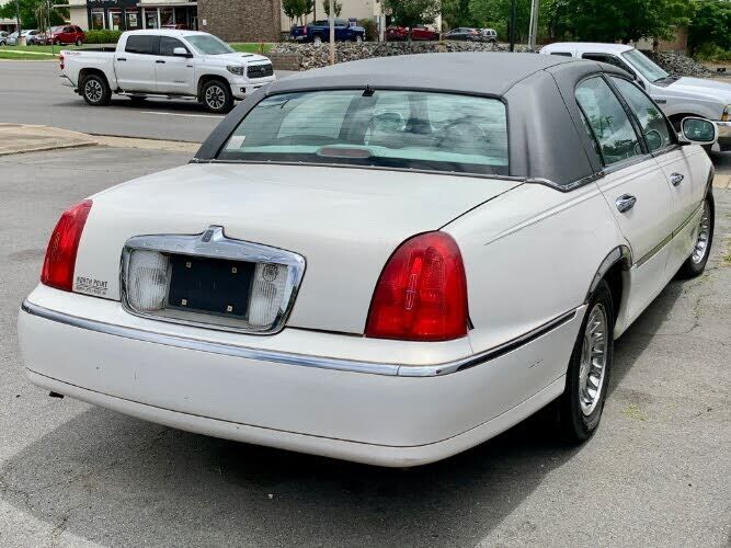 1998 LINCOLN Town Car