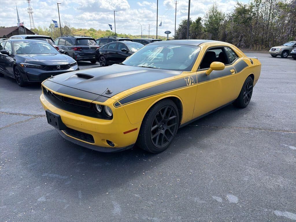 2017 DODGE Challenger