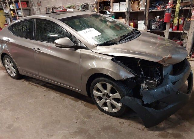 2011 HYUNDAI Elantra