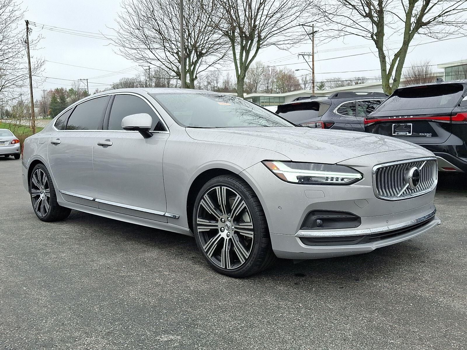 2023 VOLVO S90