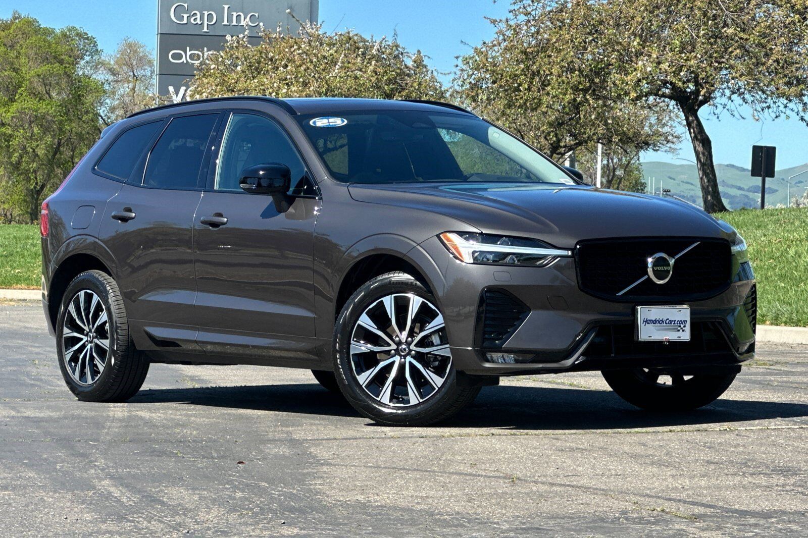 2025 VOLVO XC60