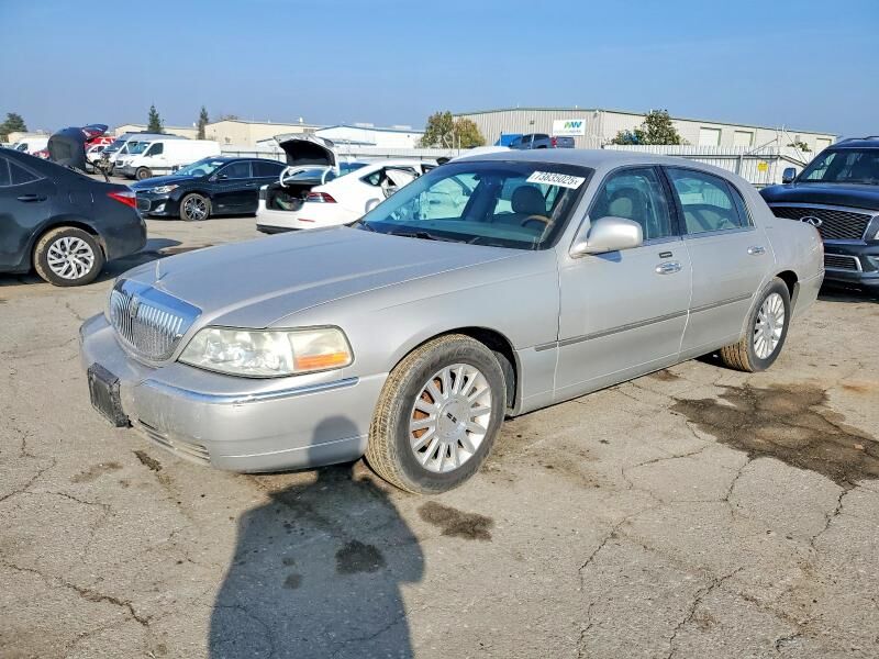 2004 LINCOLN Town Car