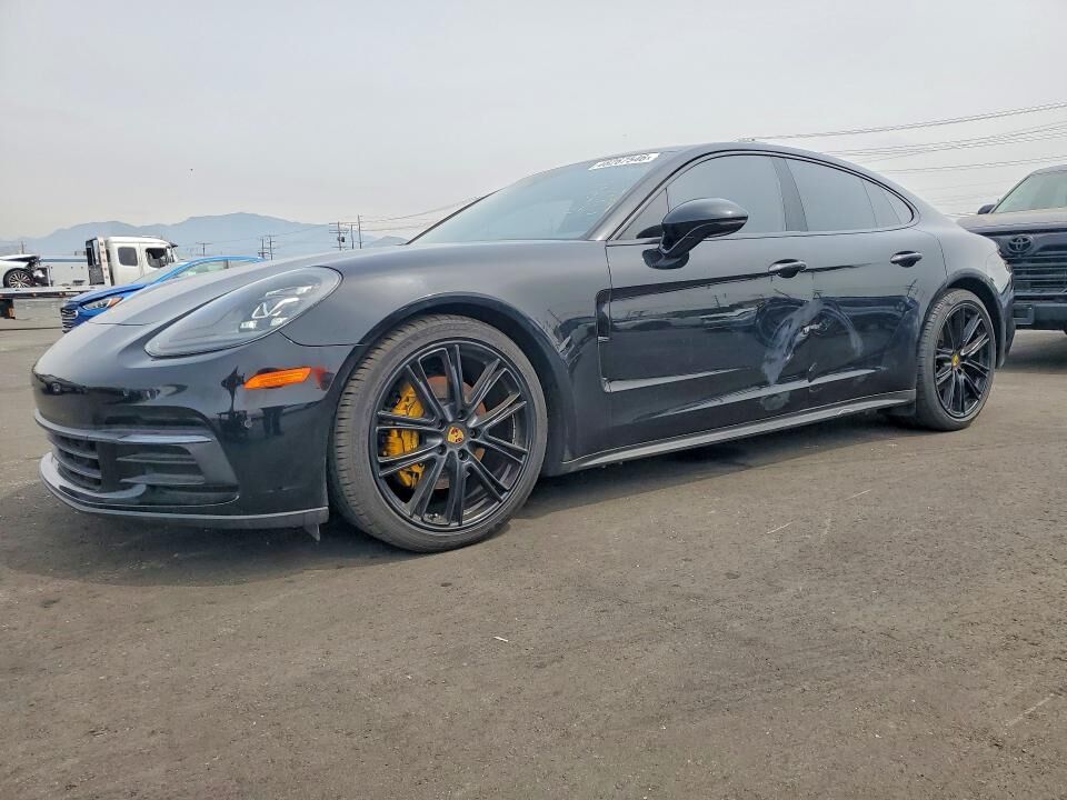 2018 PORSCHE Panamera