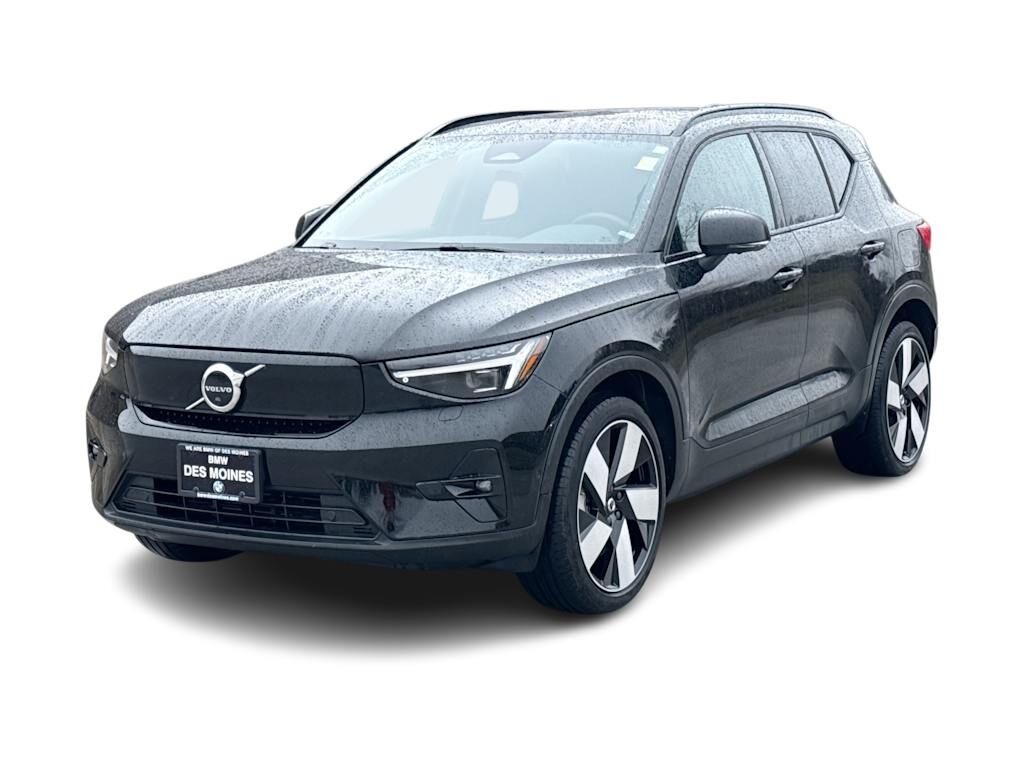 2023 VOLVO XC40