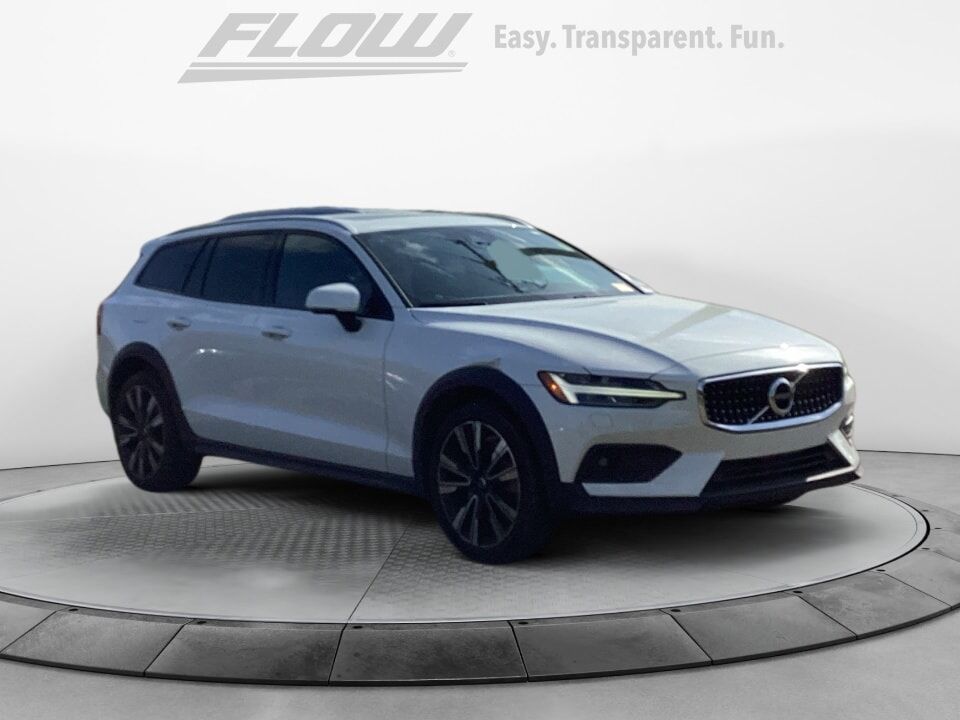 2022 VOLVO V60CC