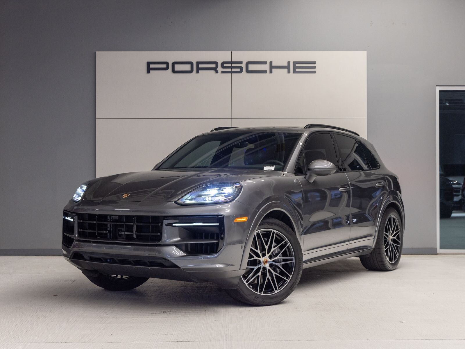 2025 PORSCHE Cayenne