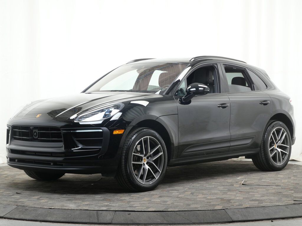 2025 PORSCHE Macan