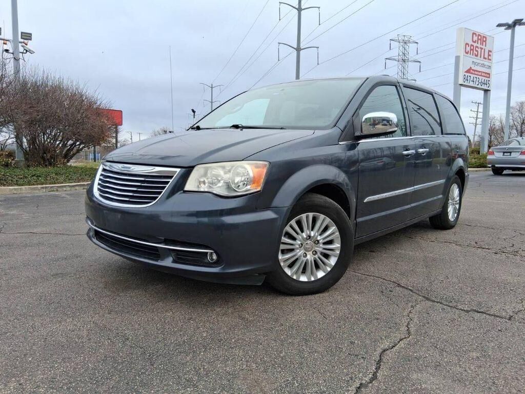 2013 CHRYSLER Town and Country