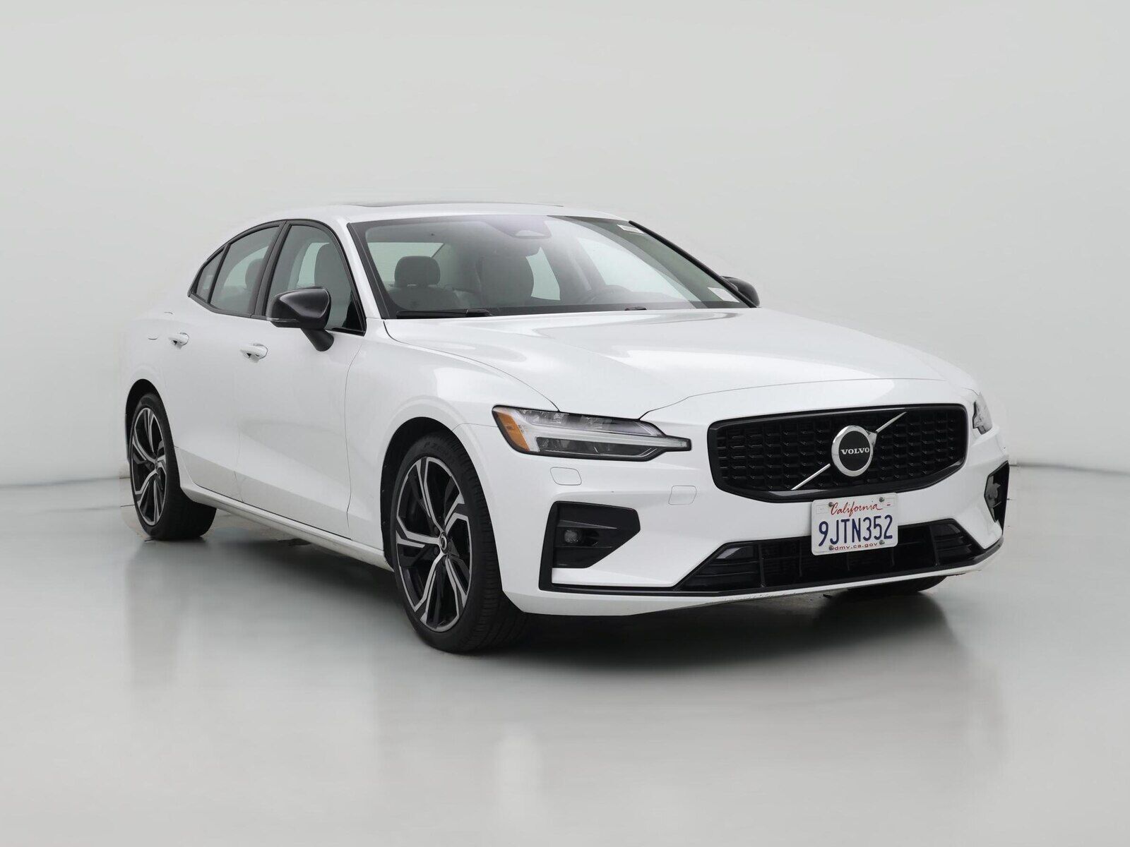 2024 VOLVO S60