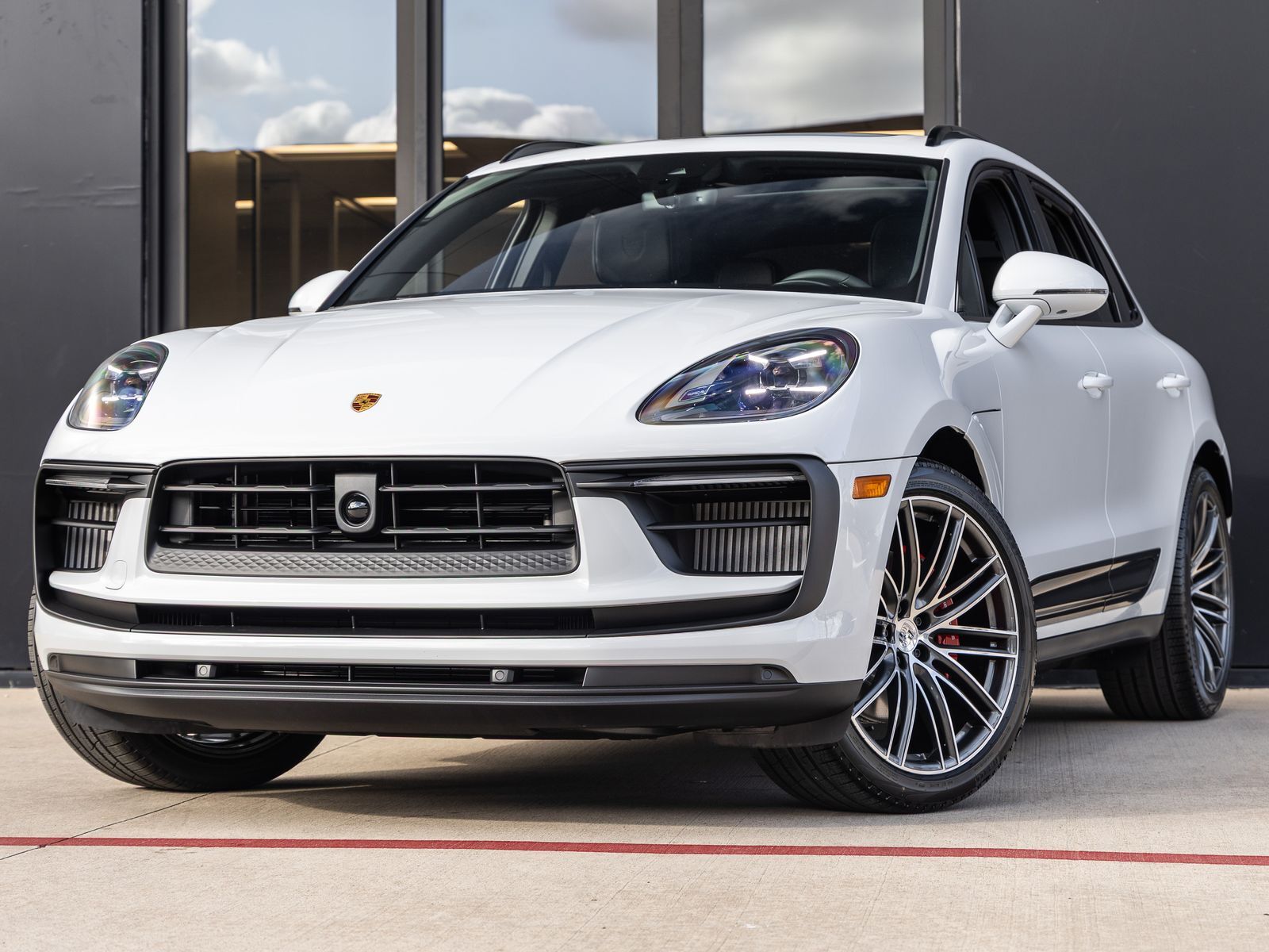 2026 PORSCHE Macan