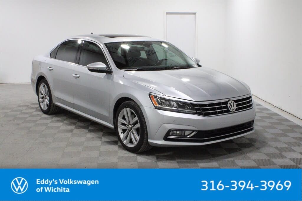2017 VOLKSWAGEN Passat