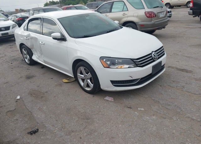 2014 VOLKSWAGEN Passat