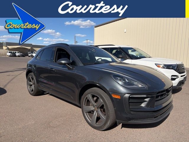 2022 PORSCHE Macan