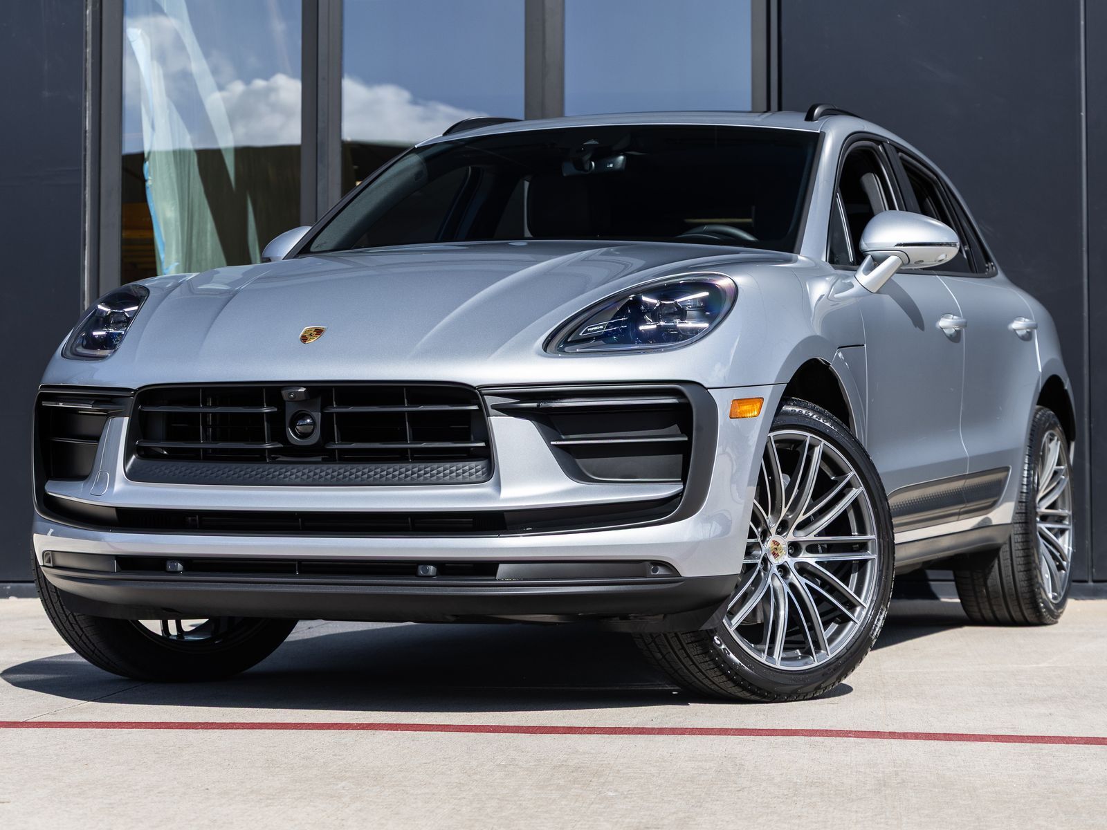 2026 PORSCHE Macan