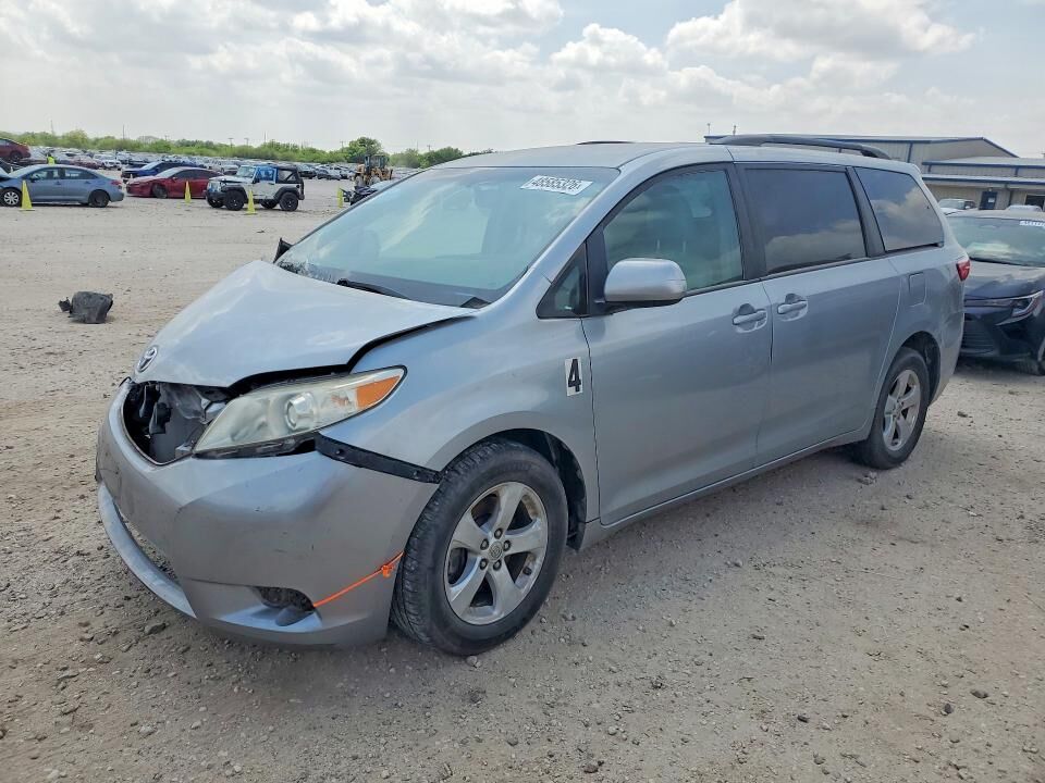 2017 TOYOTA Sienna