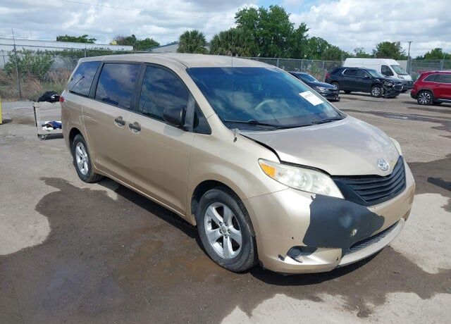 2011 TOYOTA Sienna