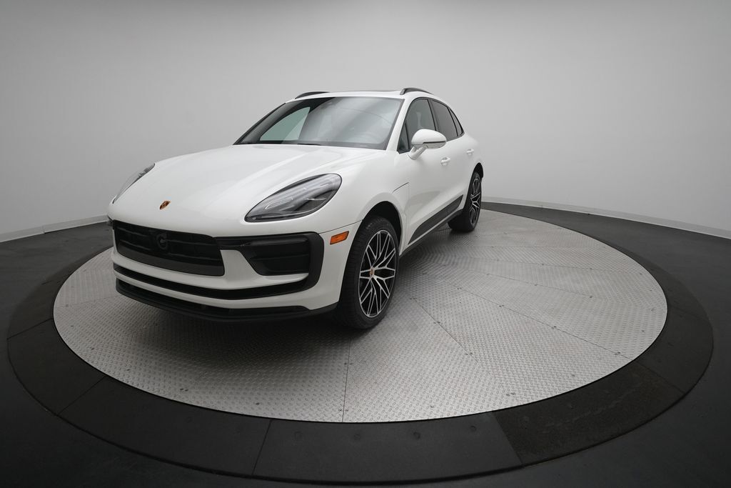 2026 PORSCHE Macan