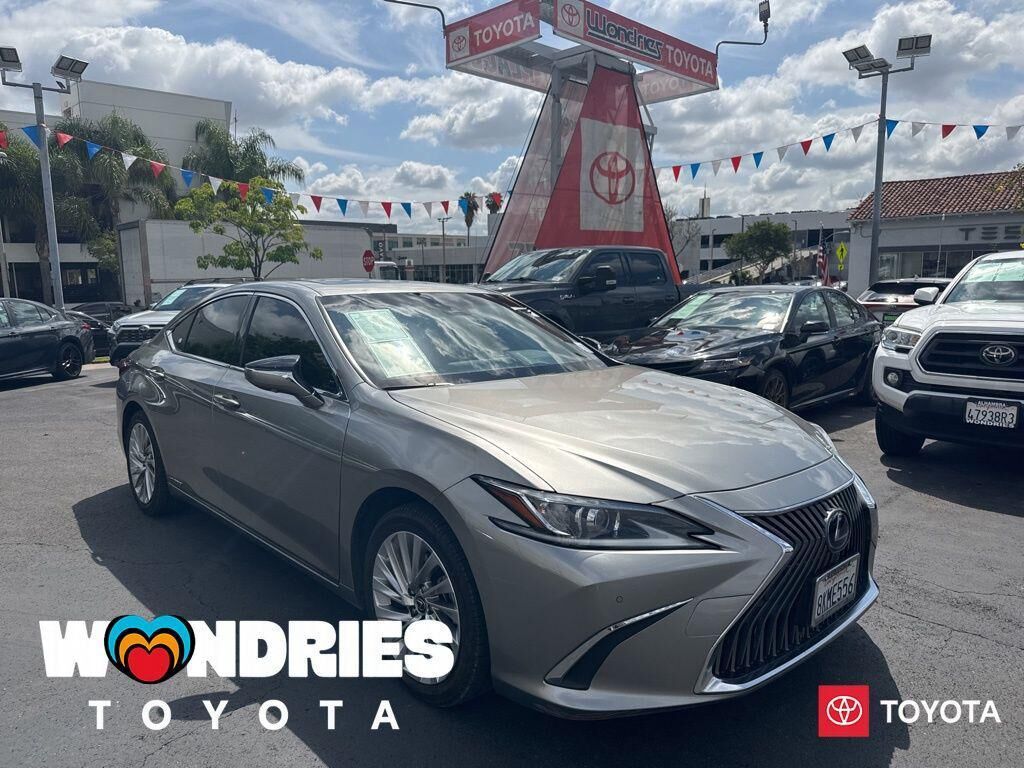 2019 LEXUS ES