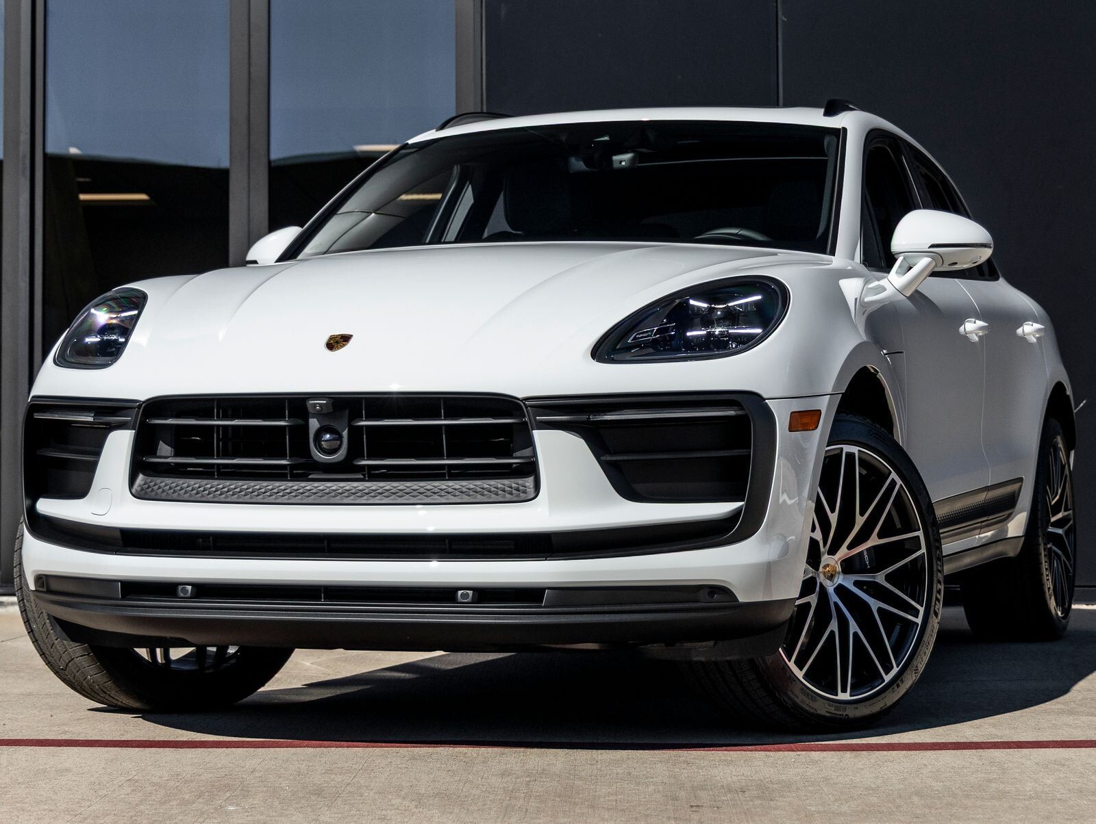 2026 PORSCHE Macan