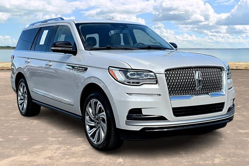 2022 LINCOLN Navigator