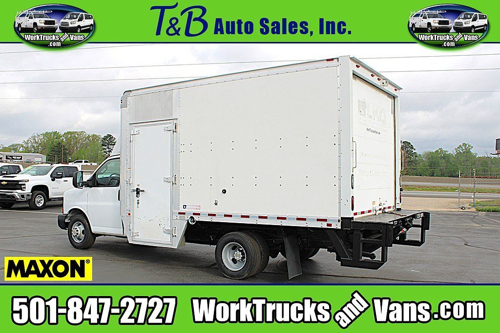 2017 CHEVROLET Express