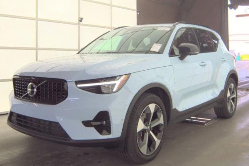 2026 VOLVO XC40