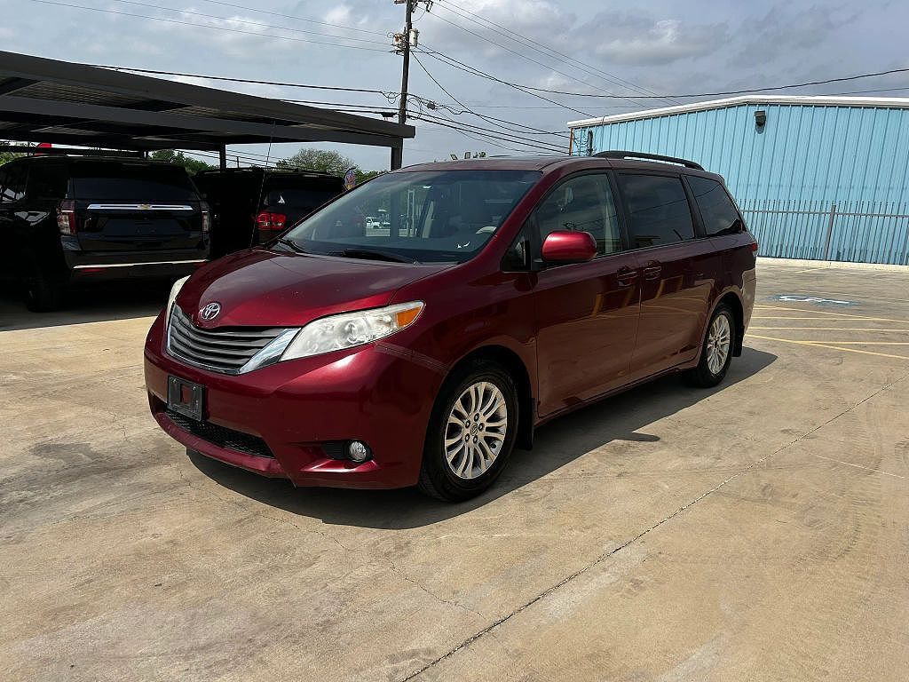 2011 TOYOTA Sienna