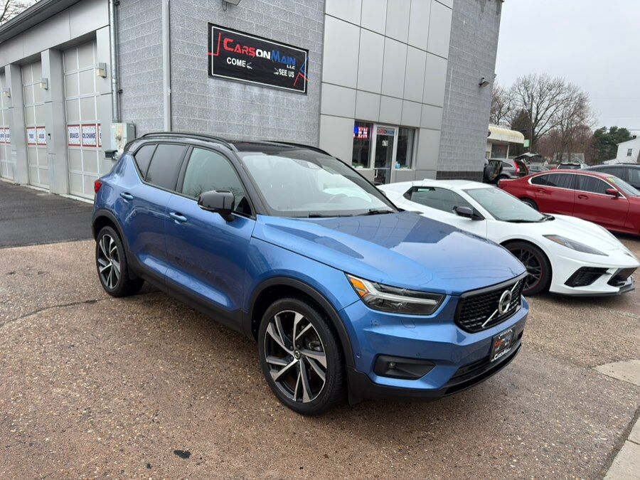2019 VOLVO XC40