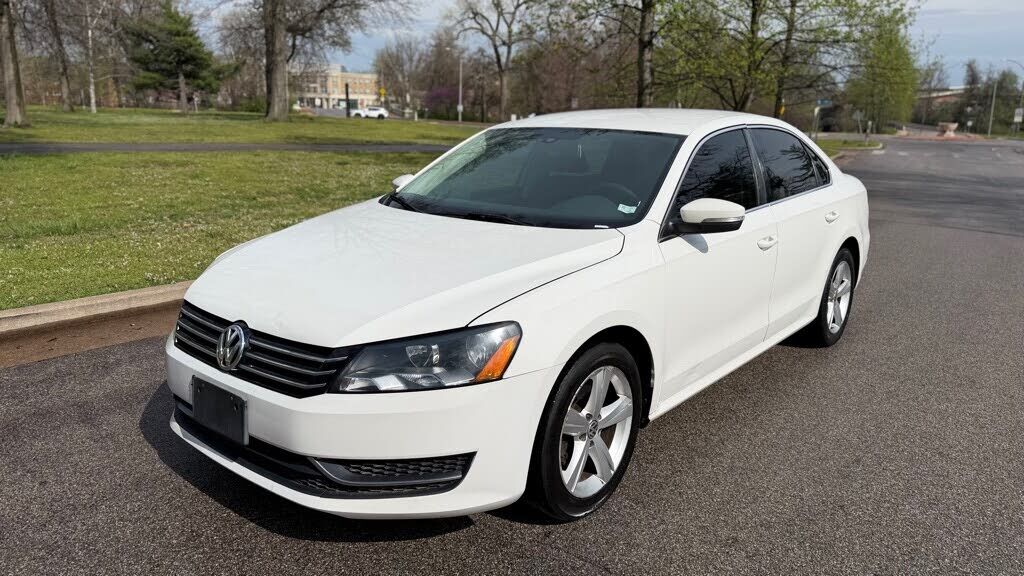 2013 VOLKSWAGEN Passat