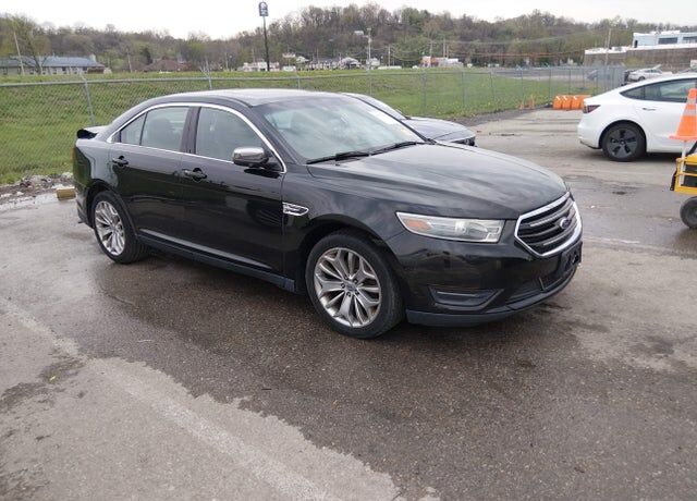 2013 FORD Taurus