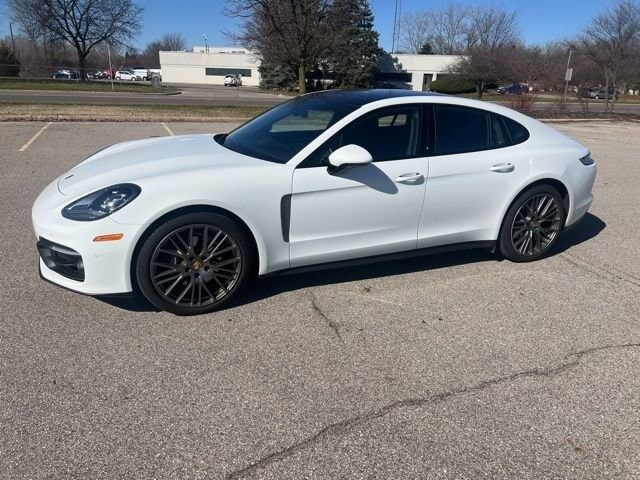 2023 PORSCHE Panamera