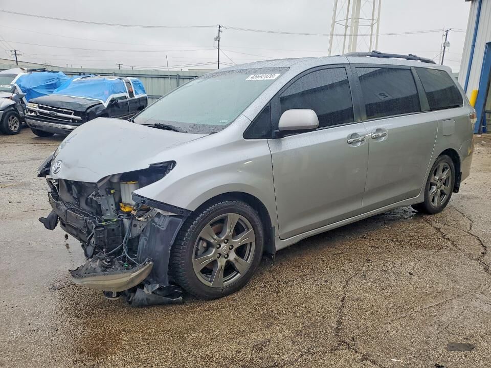 2017 TOYOTA Sienna