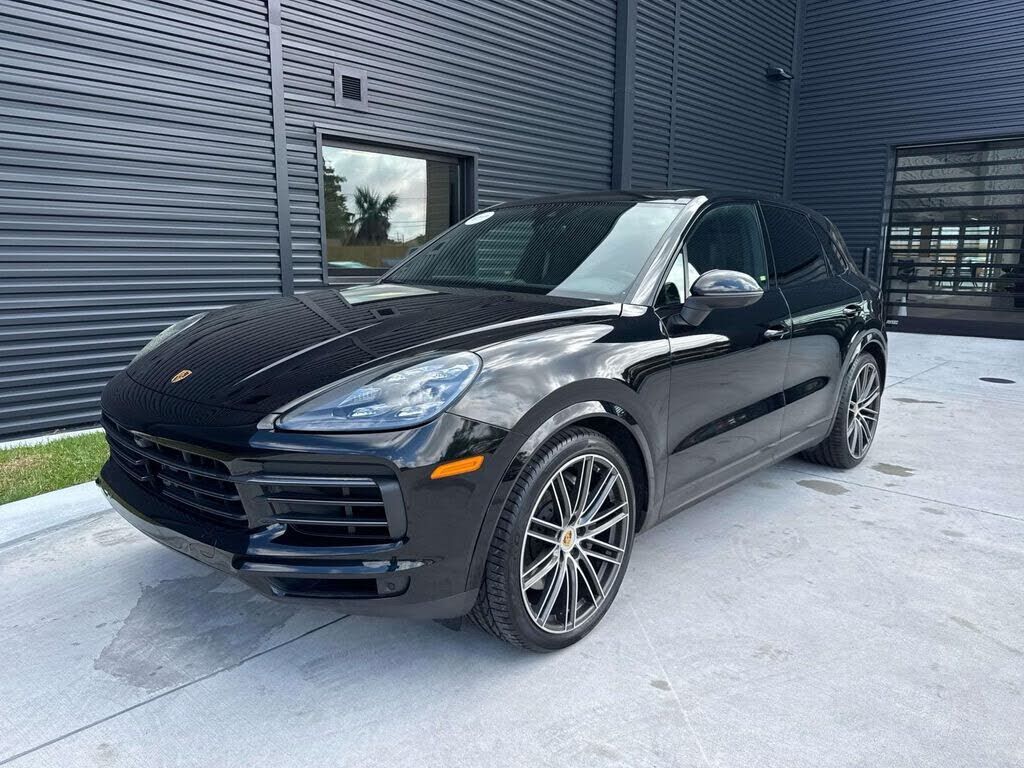 2023 PORSCHE Cayenne