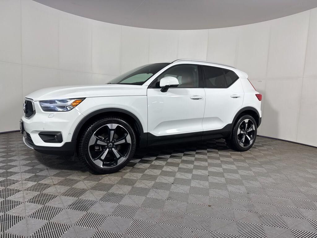 2019 VOLVO XC40