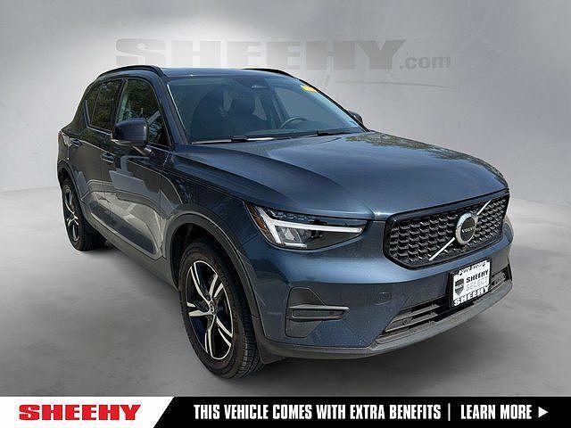 2026 VOLVO XC40