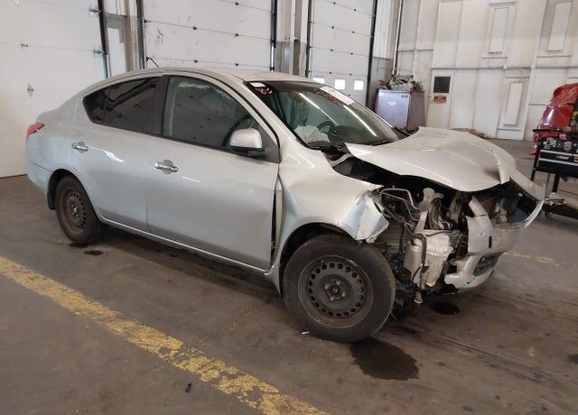 2012 NISSAN Versa